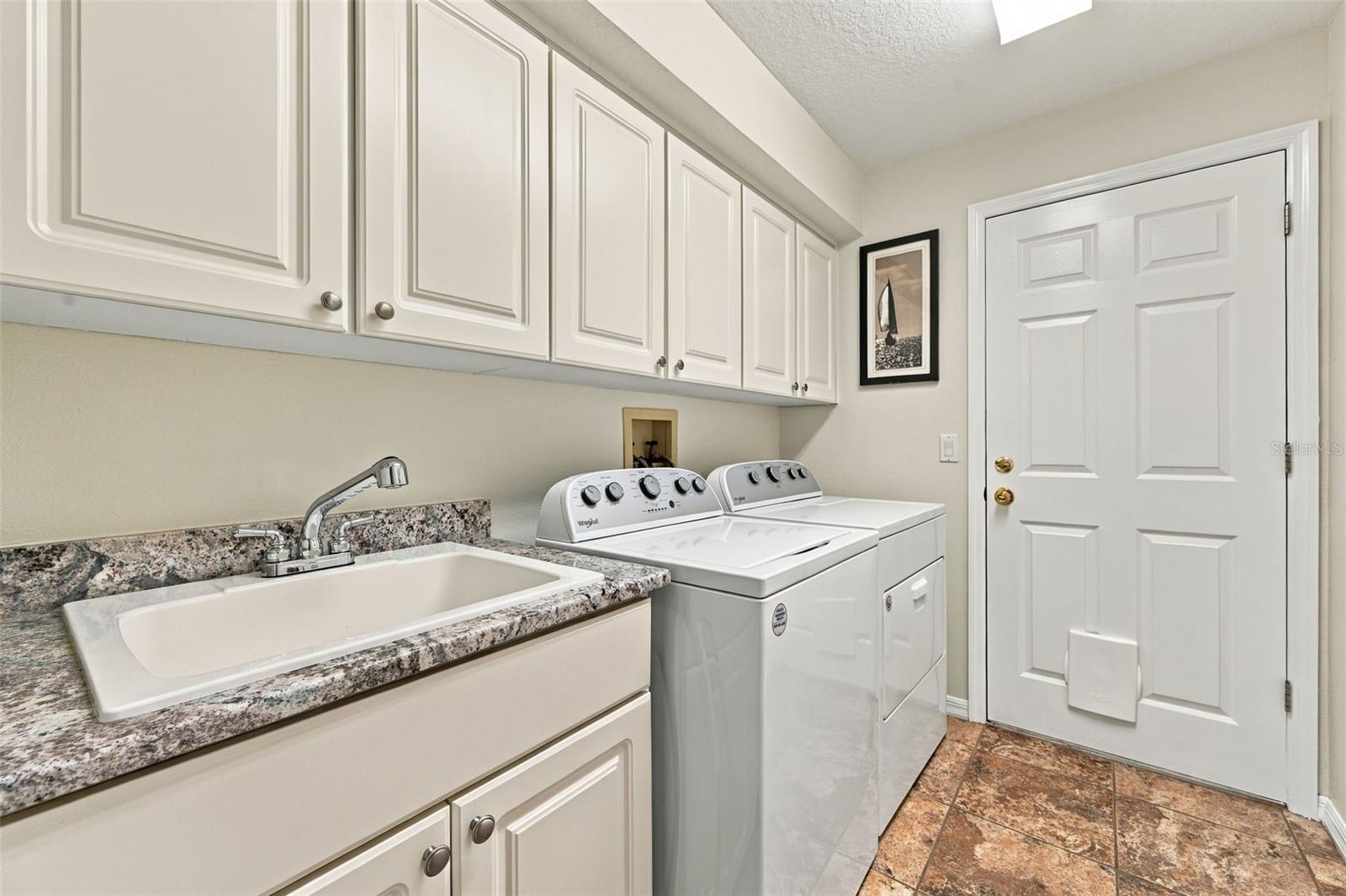 1411 STROUD CT — photo 38