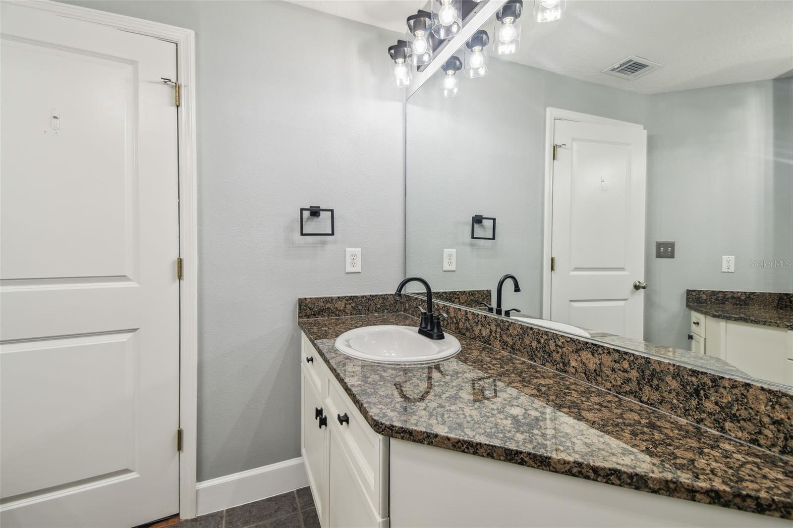 435 S OREGON AVE E #304 — photo 19