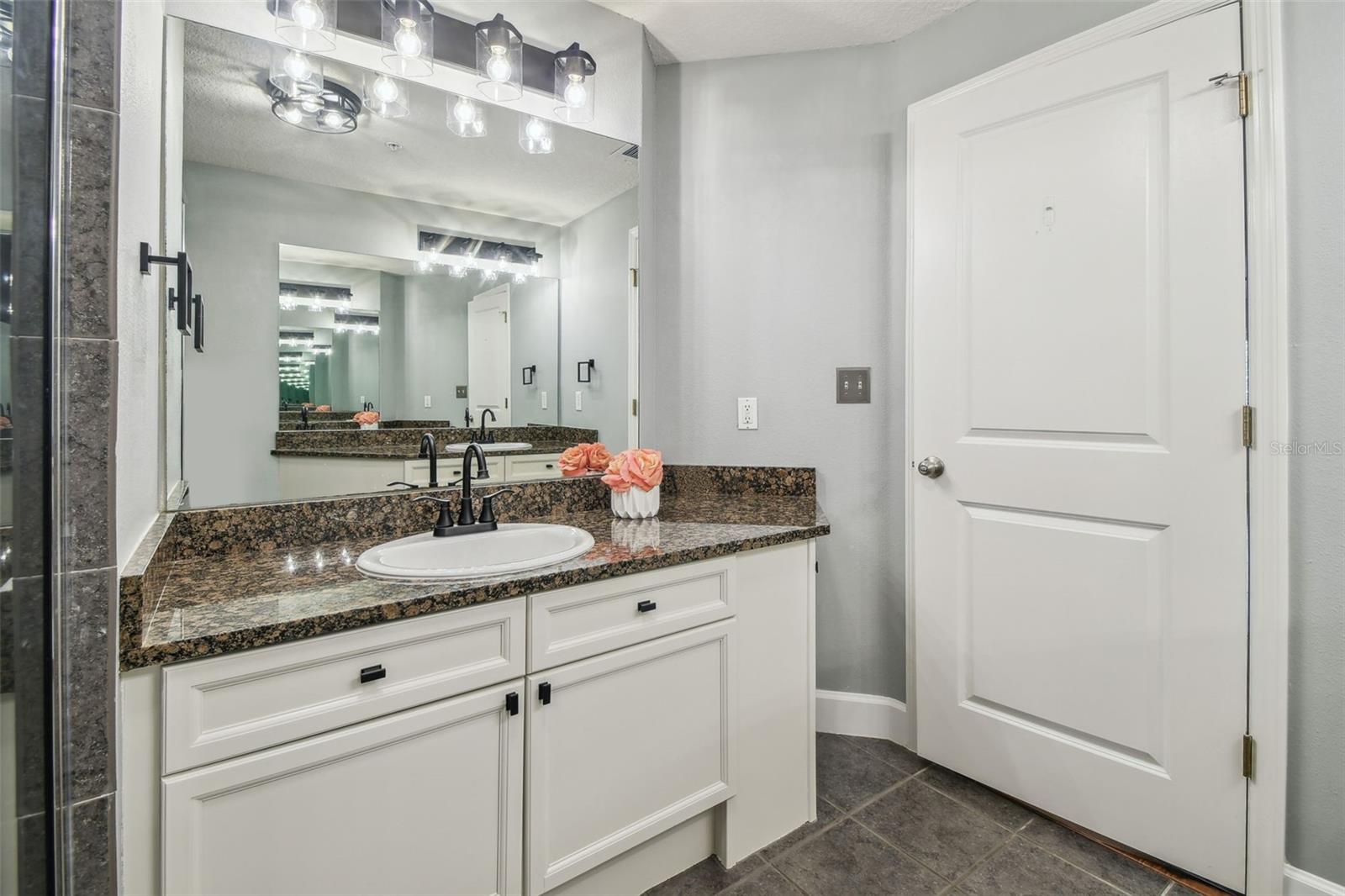 435 S OREGON AVE E #304 — photo 17