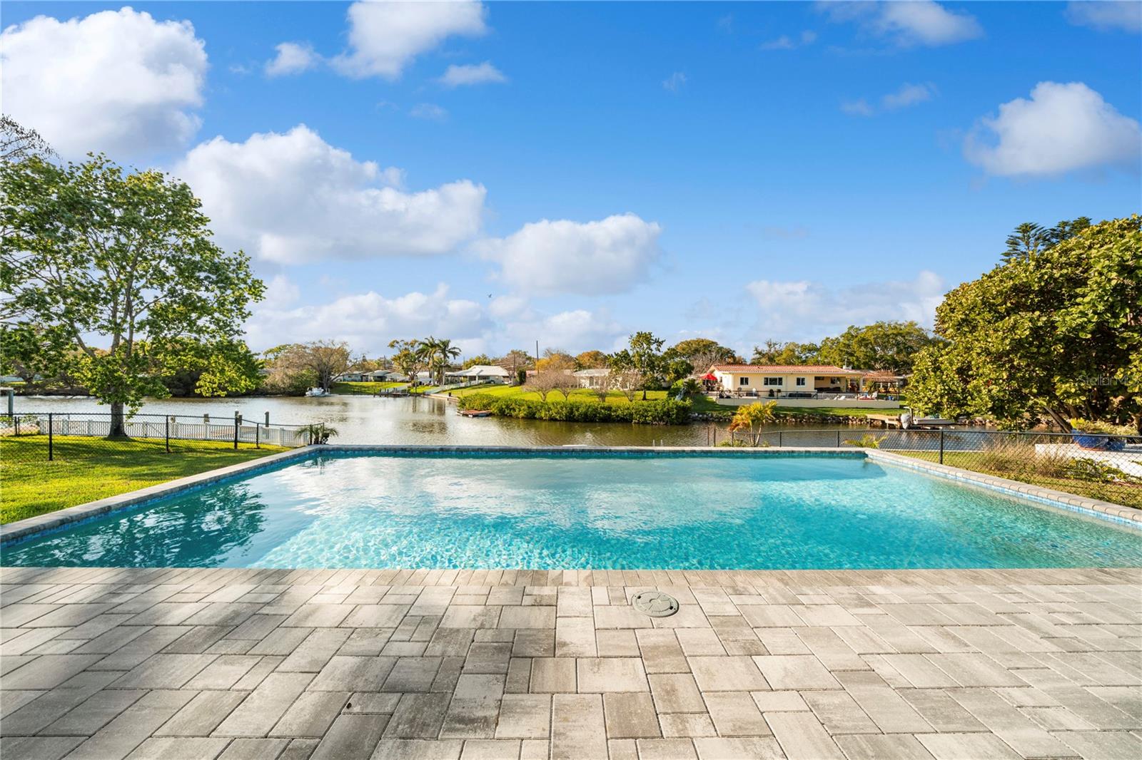 632 SHORE DR — photo 39