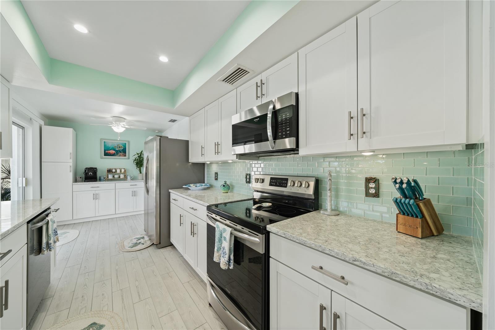632 SHORE DR — photo 15