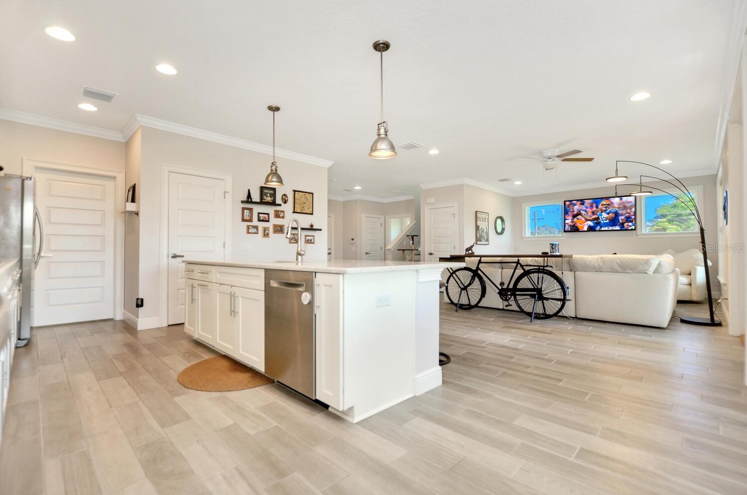 7210 S MASCOTTE ST — photo 12