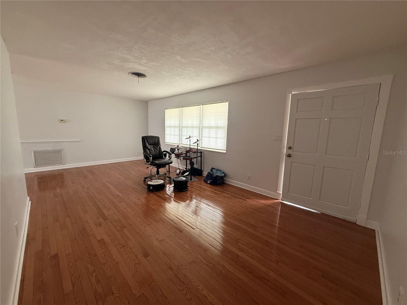 1163 FAY AVE — photo 3
