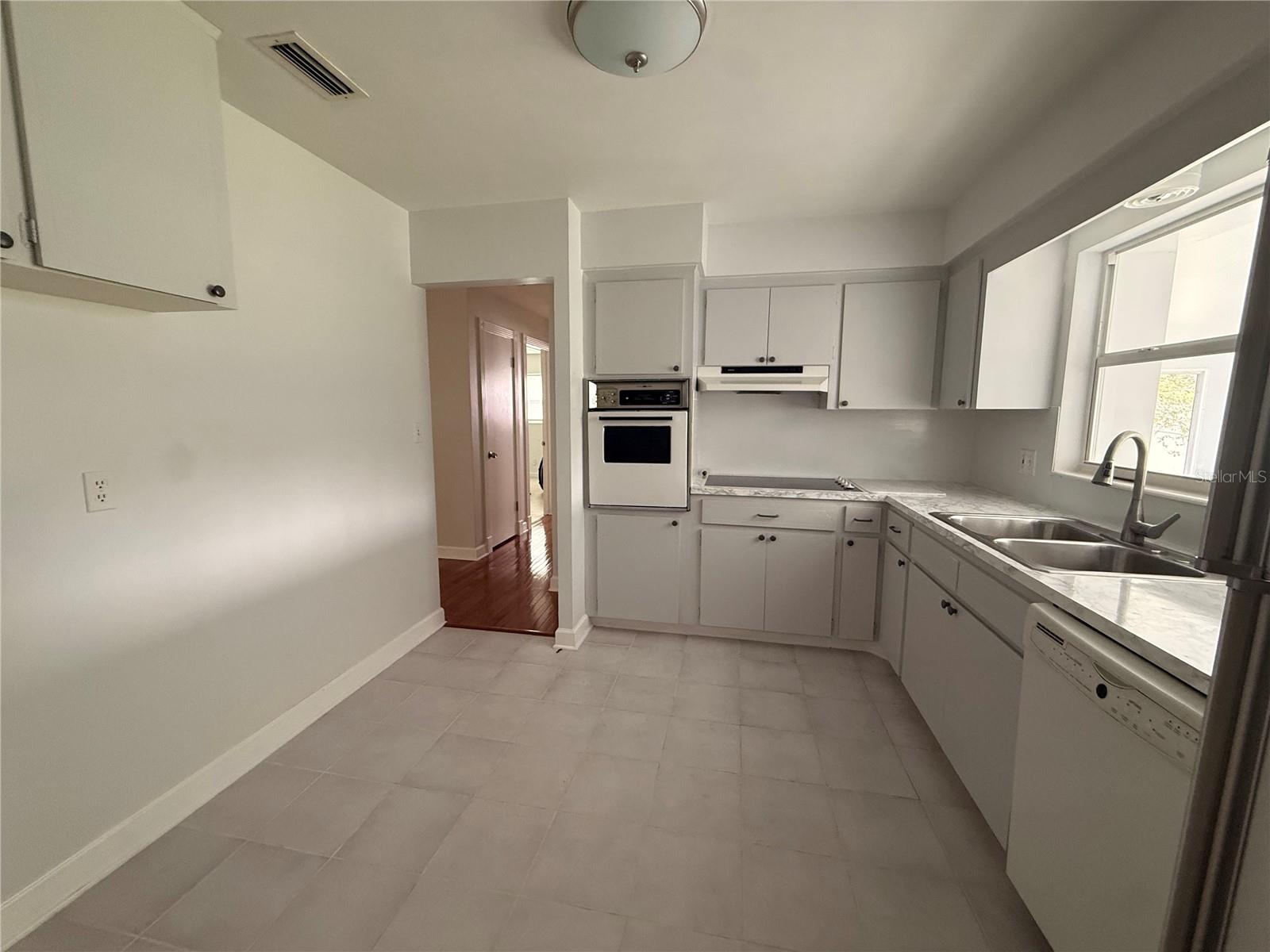 1163 FAY AVE — photo 6