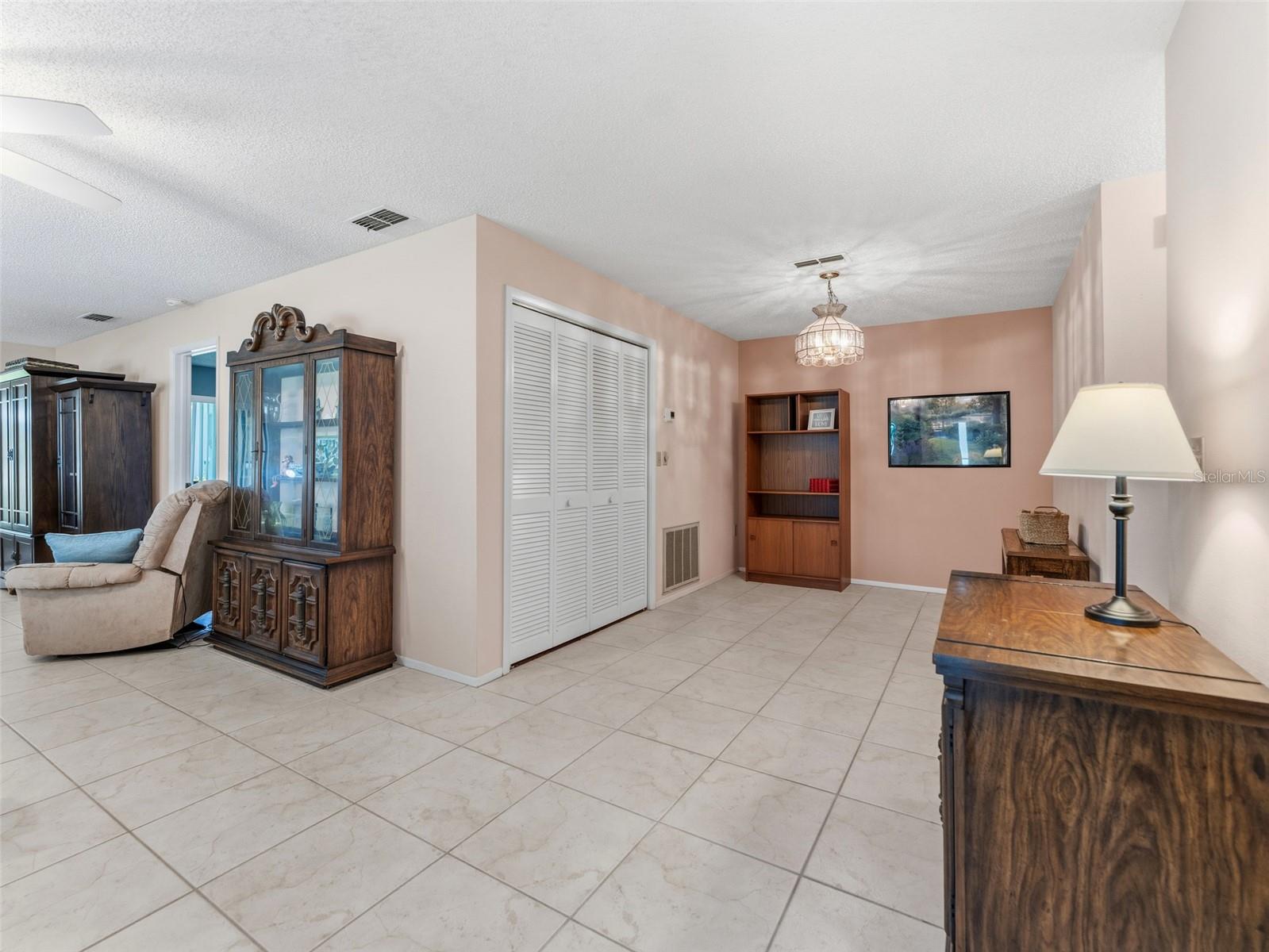 8305 SANDWEDGE CIR #A — photo 3