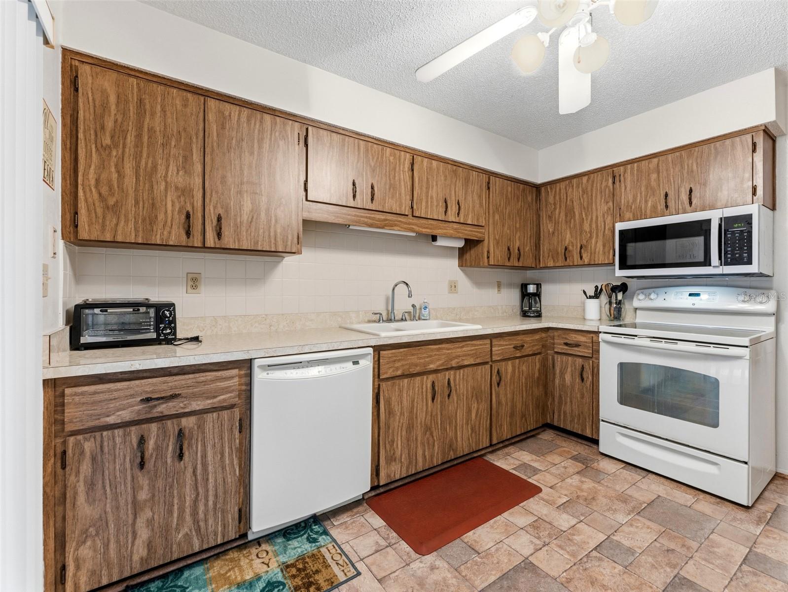 8305 SANDWEDGE CIR #A — photo 10