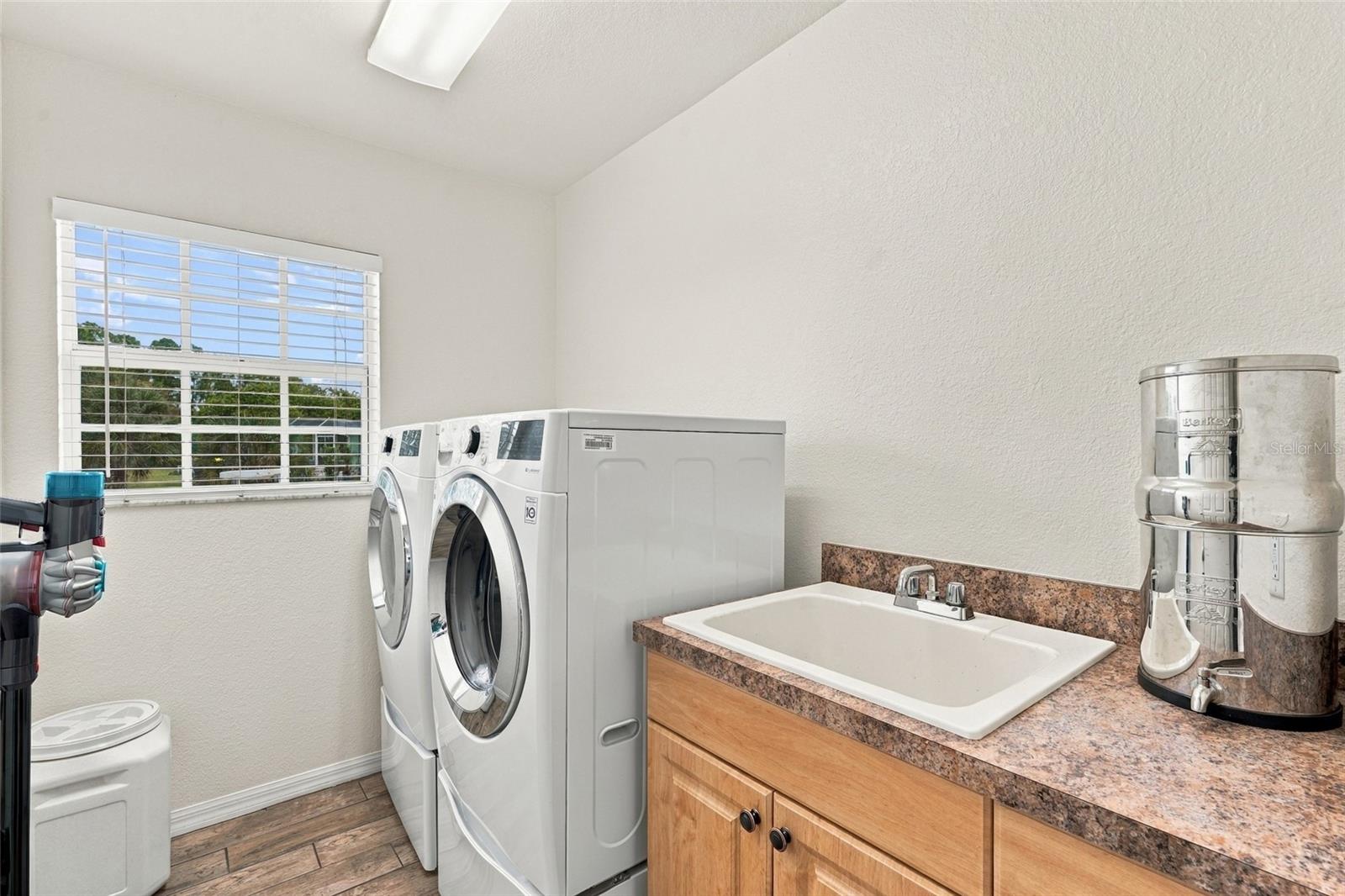 3174 WENONA DR — photo 39