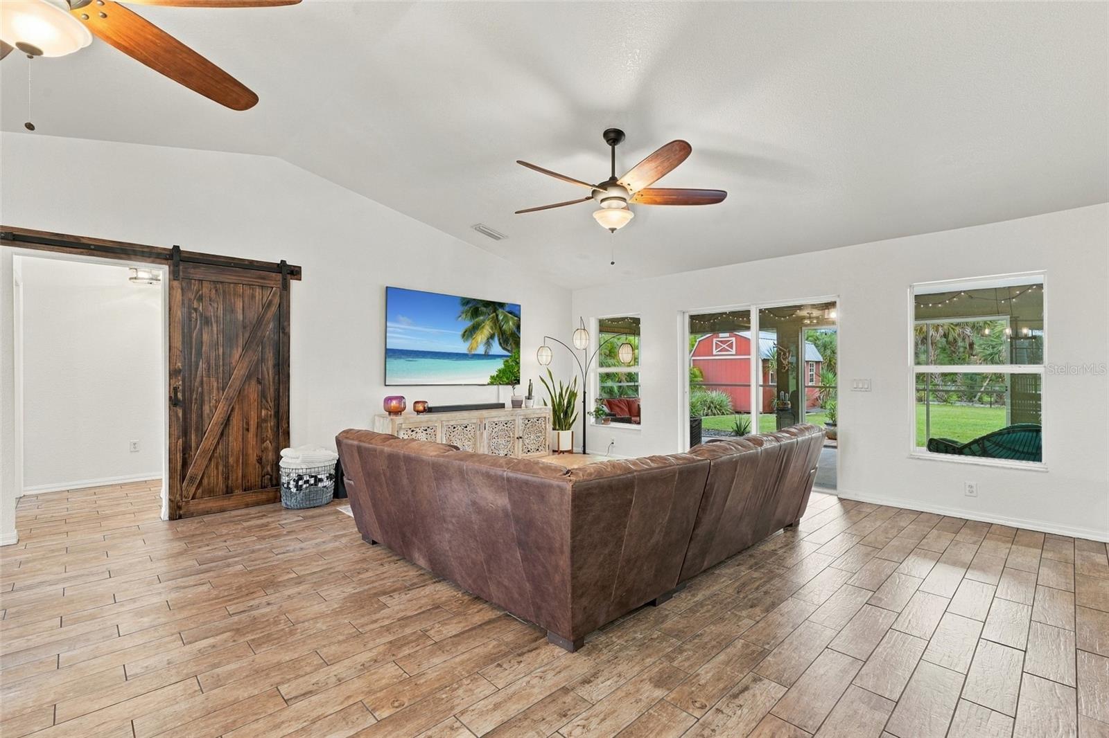 3174 WENONA DR — photo 15