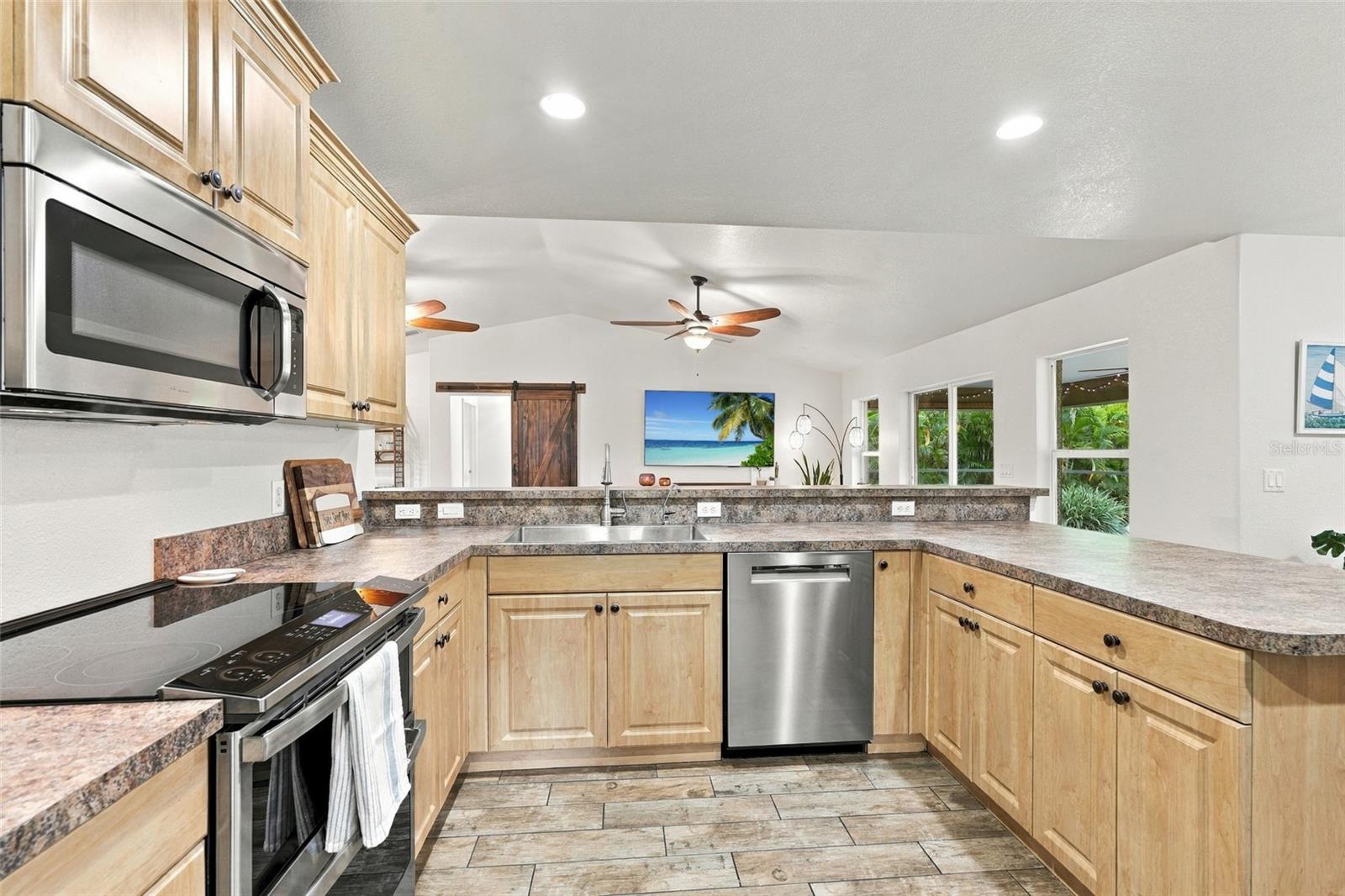 3174 WENONA DR — photo 23