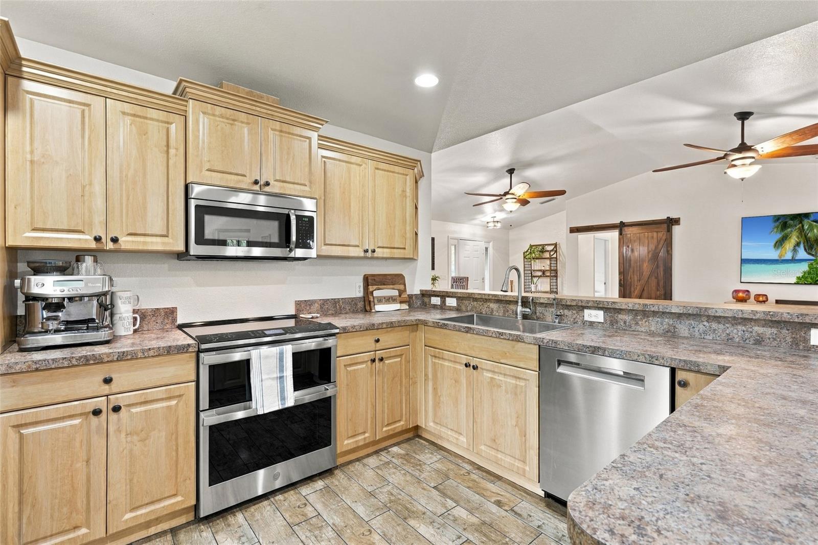3174 WENONA DR — photo 20