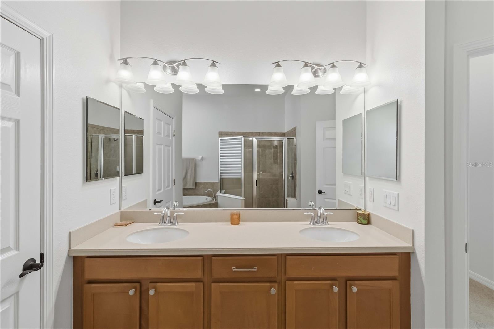 11310 WINTHROP LAKE DR — photo 23