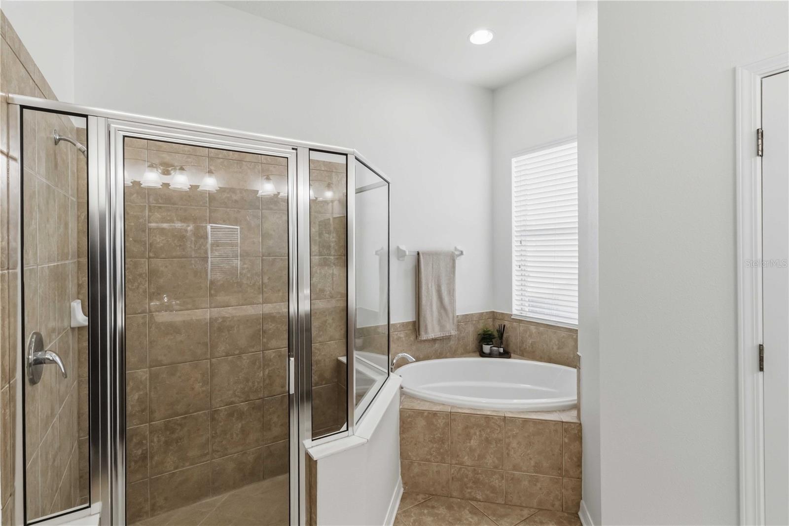 11310 WINTHROP LAKE DR — photo 24