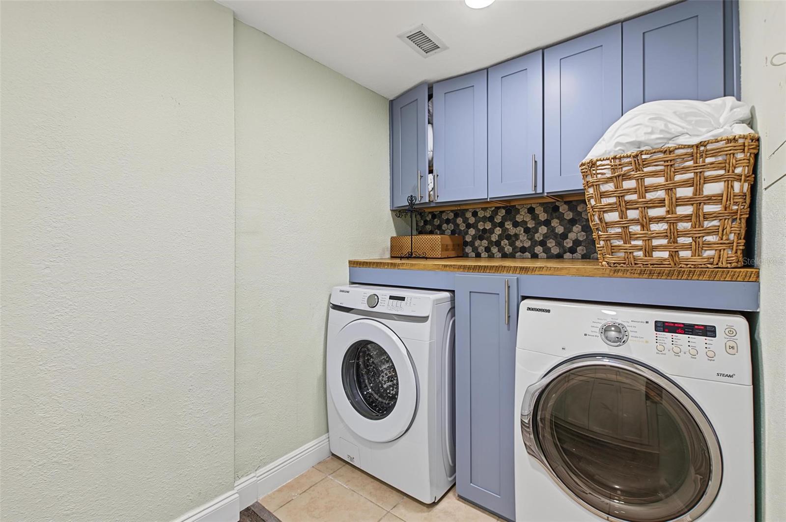 2109 E FLORA STREET — photo 26