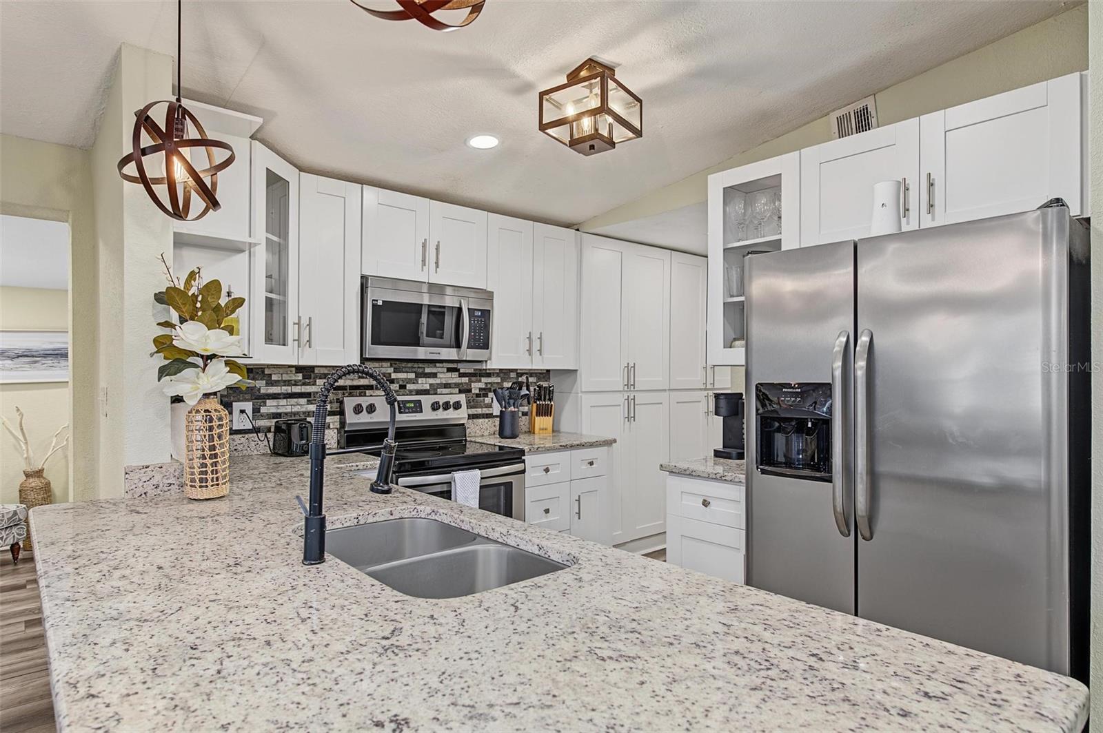 2109 E FLORA STREET — photo 21