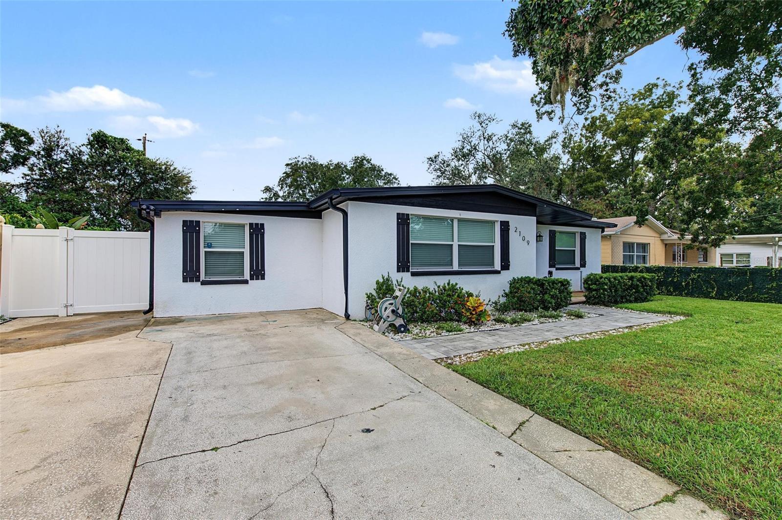 2109 E FLORA STREET — photo 5