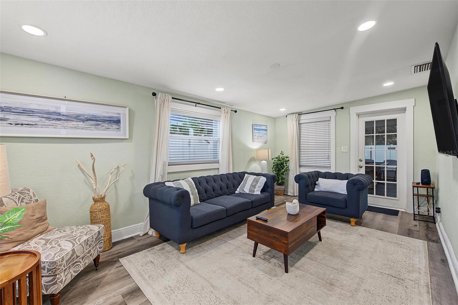 2109 E FLORA STREET — photo 27