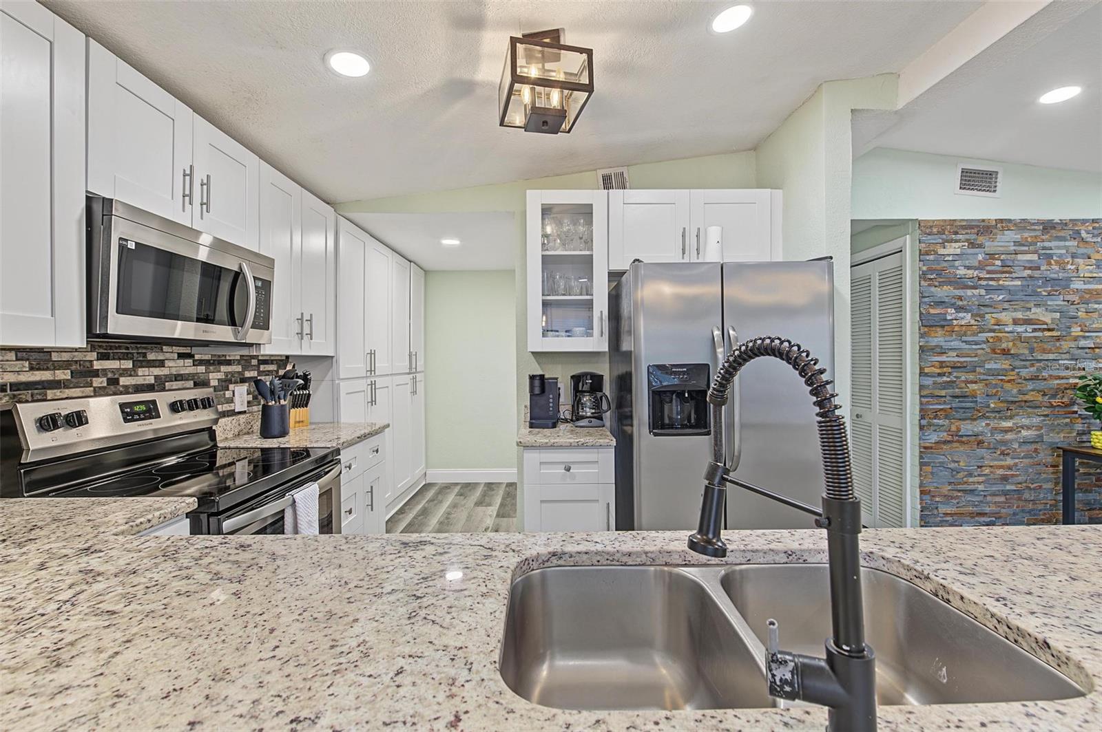 2109 E FLORA STREET — photo 22