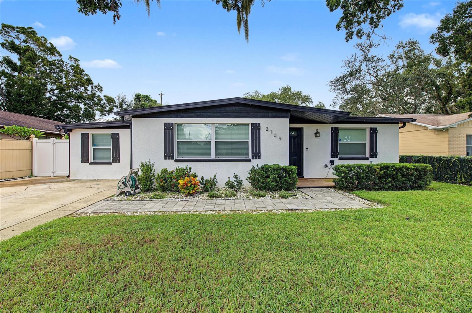 2109 E FLORA STREET — photo 4