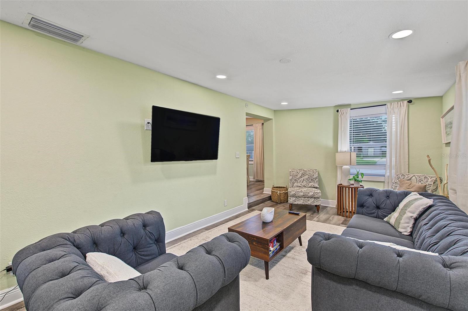 2109 E FLORA STREET — photo 28