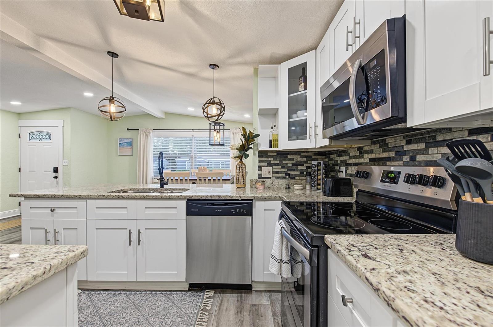 2109 E FLORA STREET — photo 24