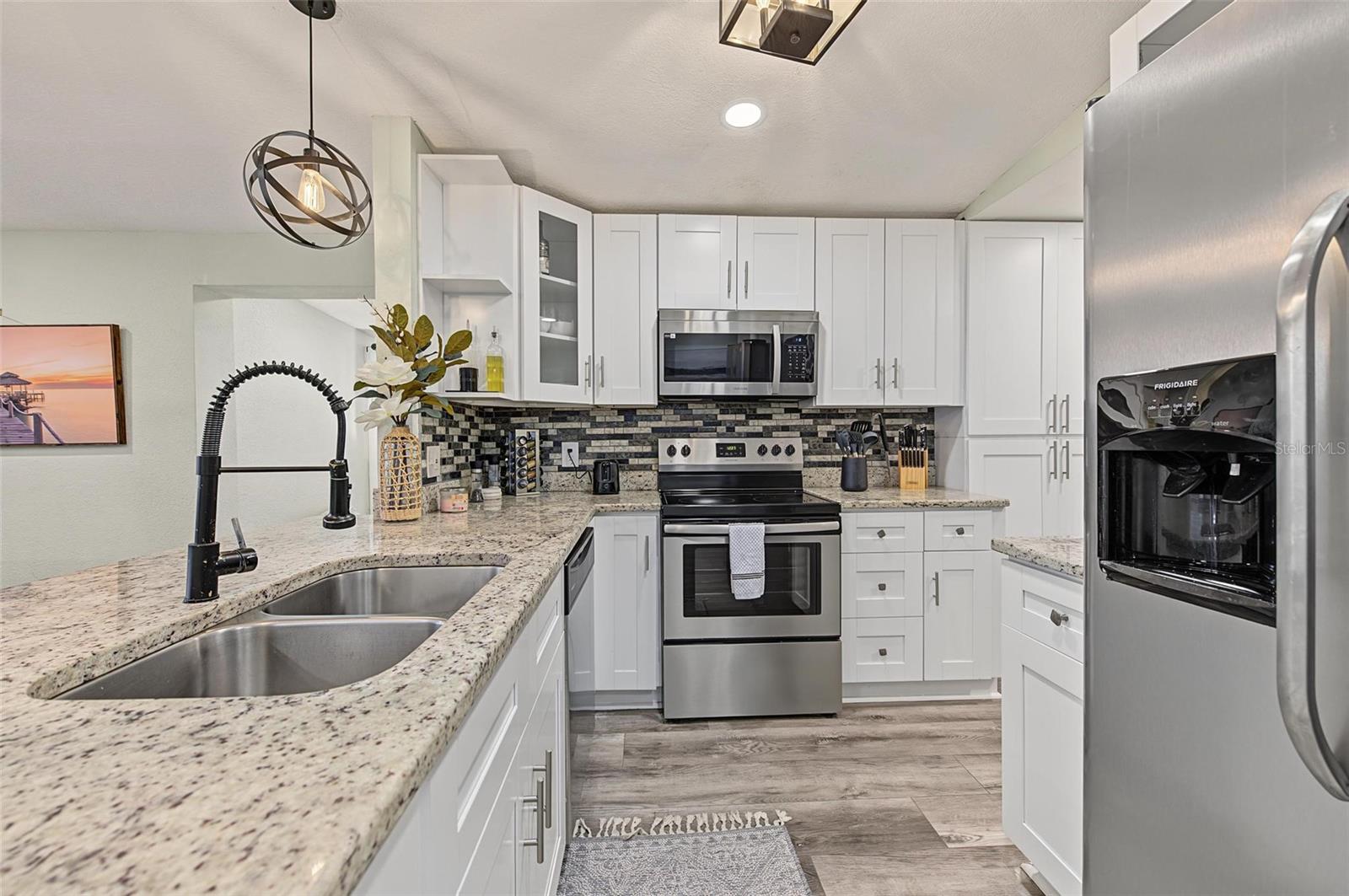 2109 E FLORA STREET — photo 23
