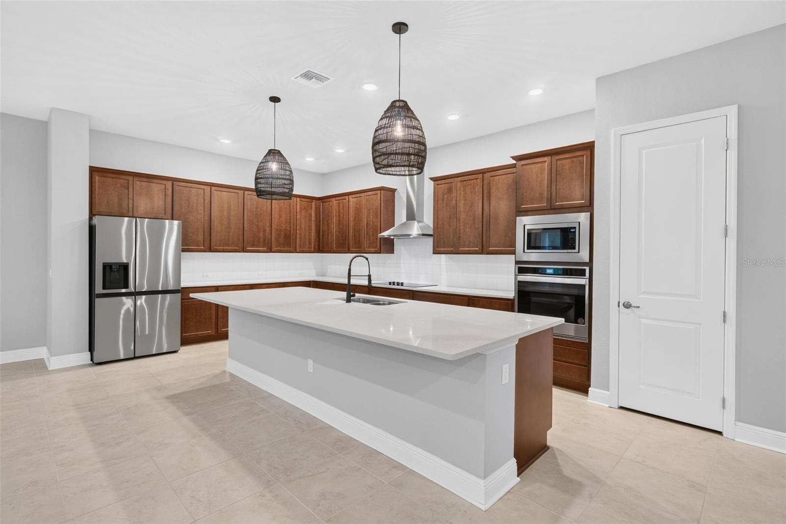 6035 NIKKI LN — photo 2