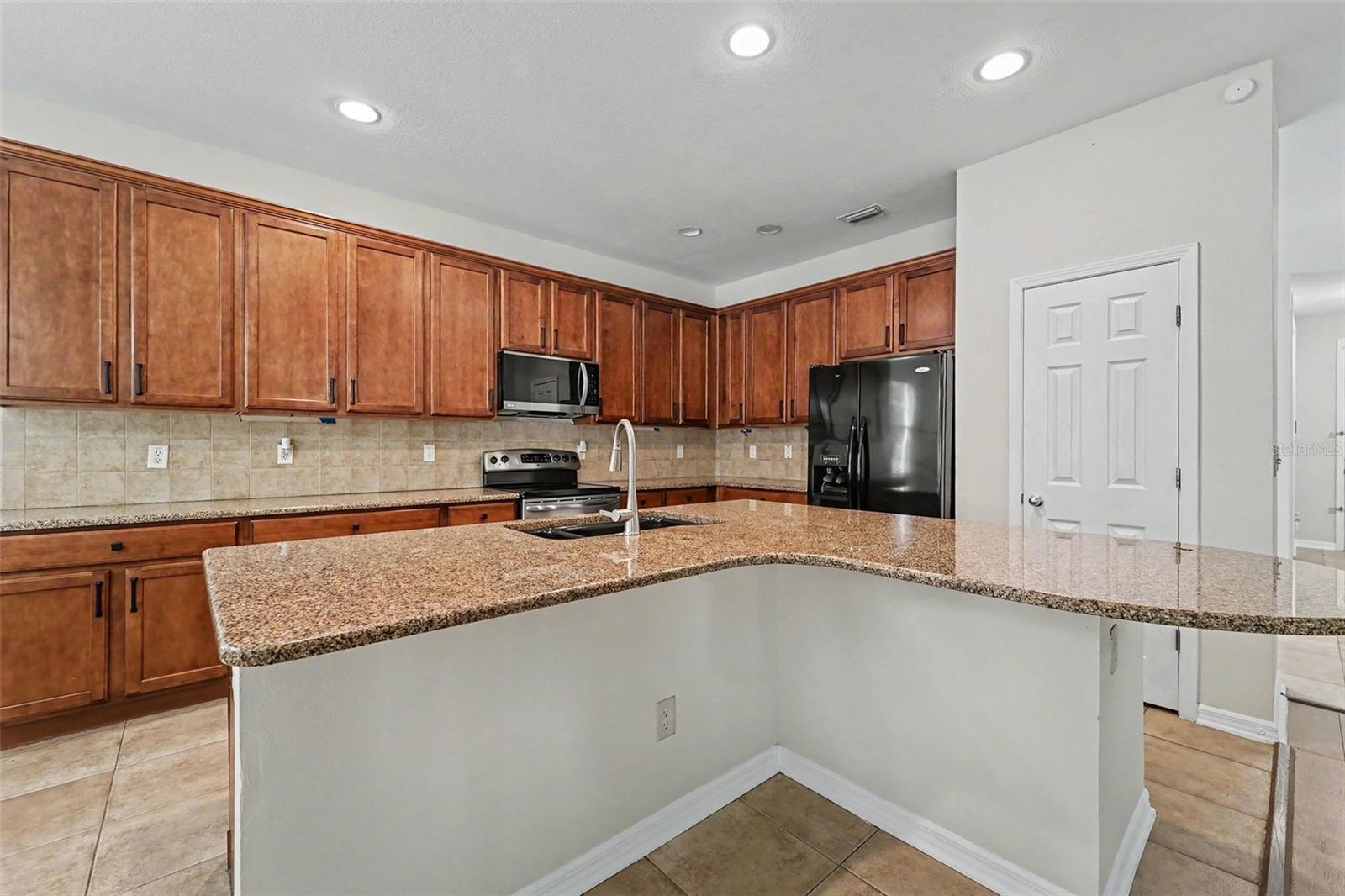 4507 FIELDVIEW CIR — photo 17