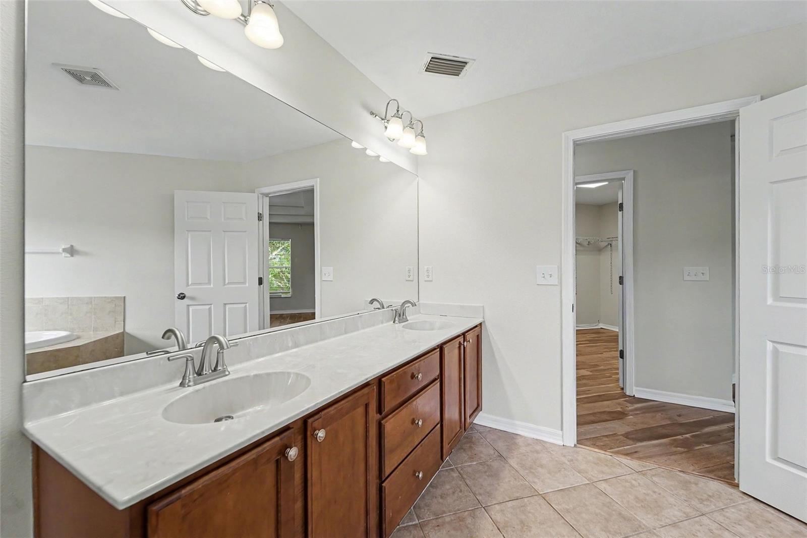 4507 FIELDVIEW CIR — photo 25
