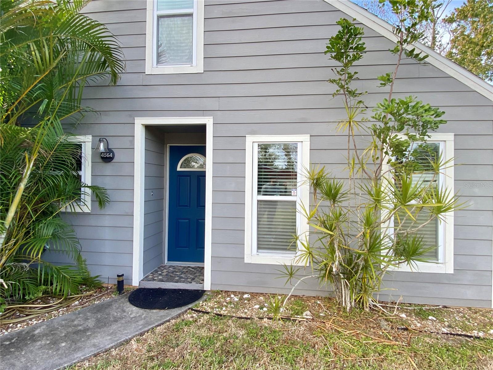 4564 IOLA DR — photo 3
