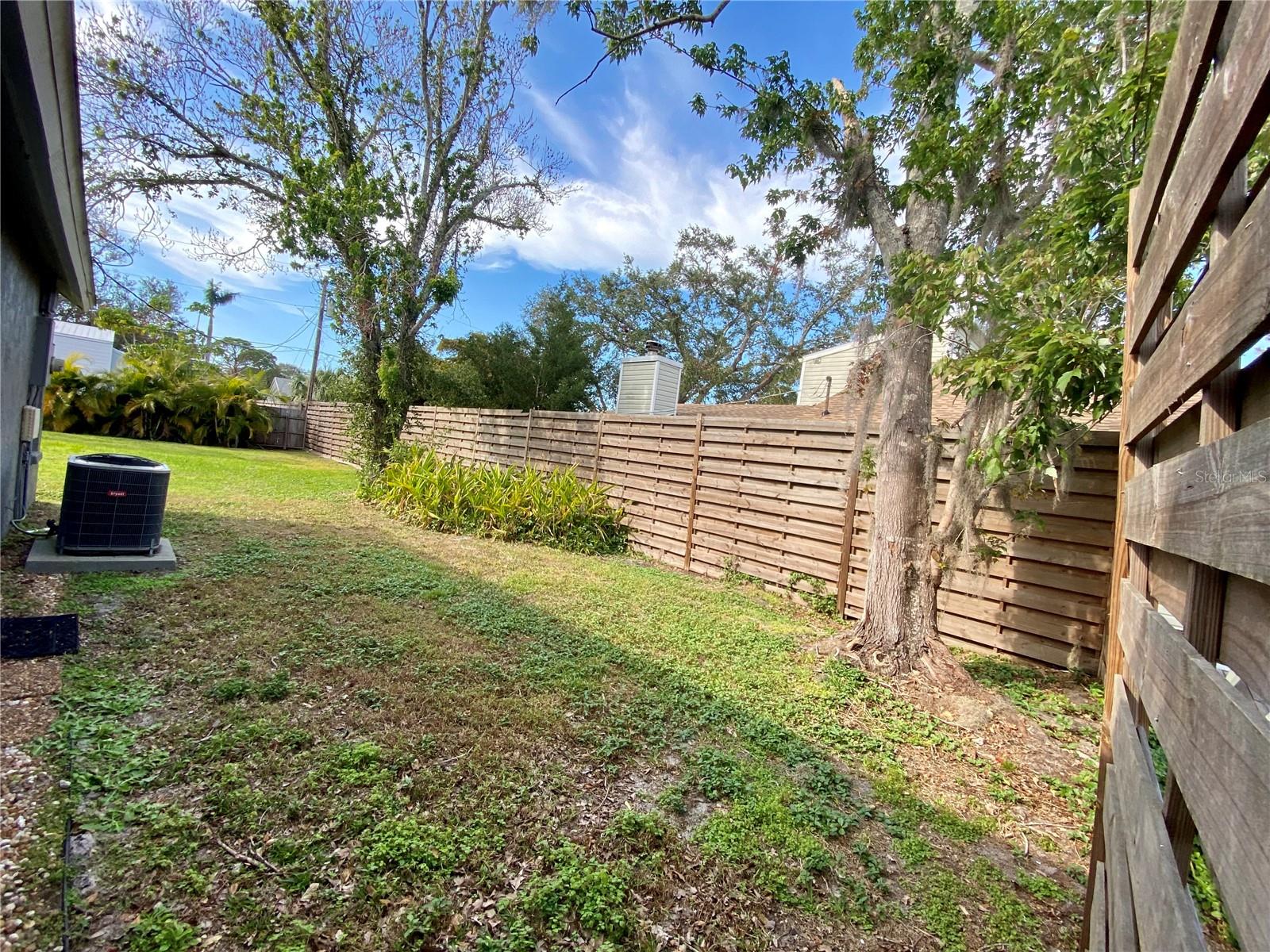 4564 IOLA DR — photo 28