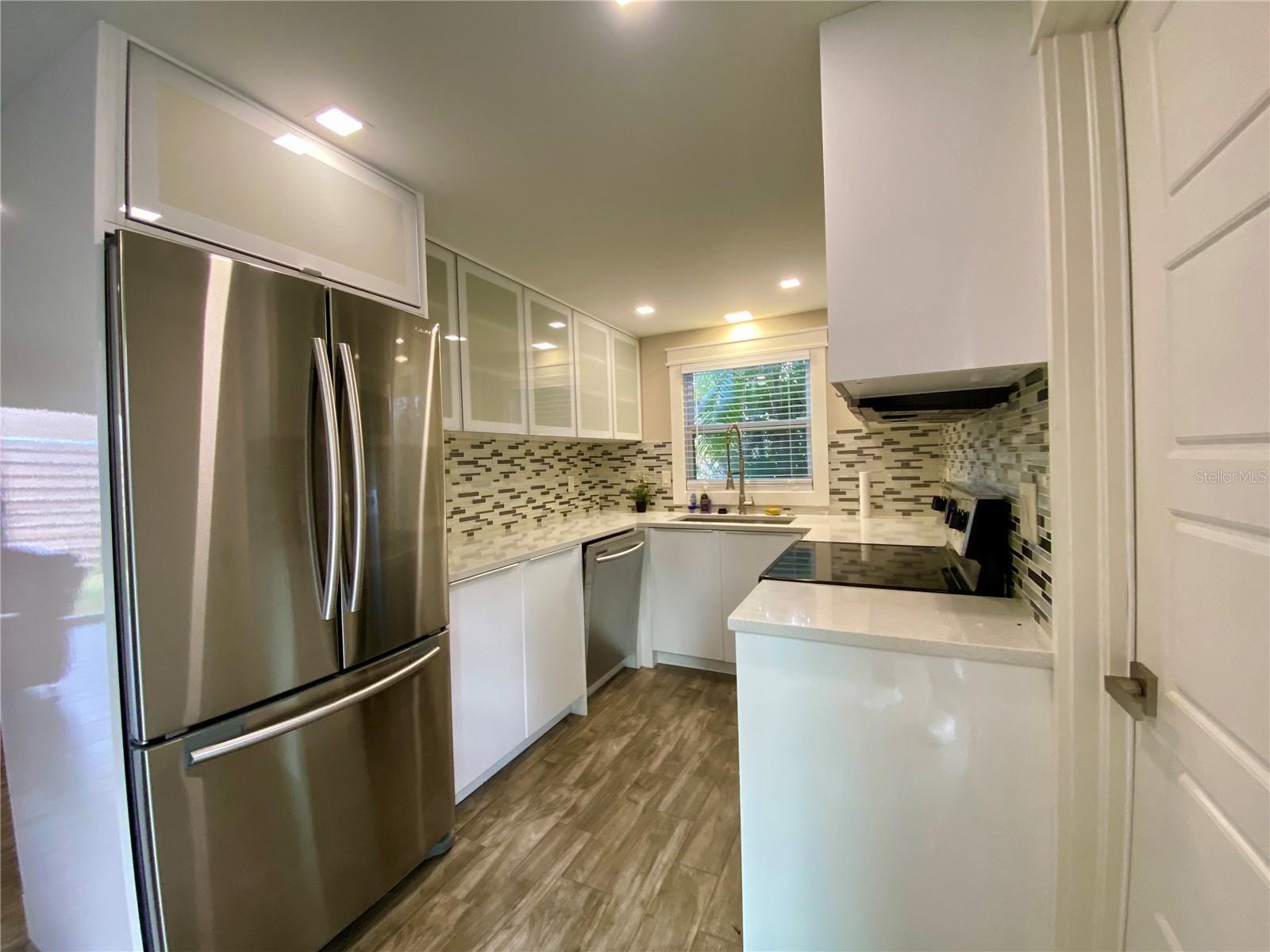 4564 IOLA DR — photo 9