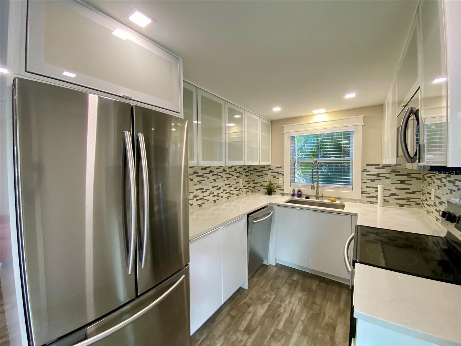 4564 IOLA DR — photo 10