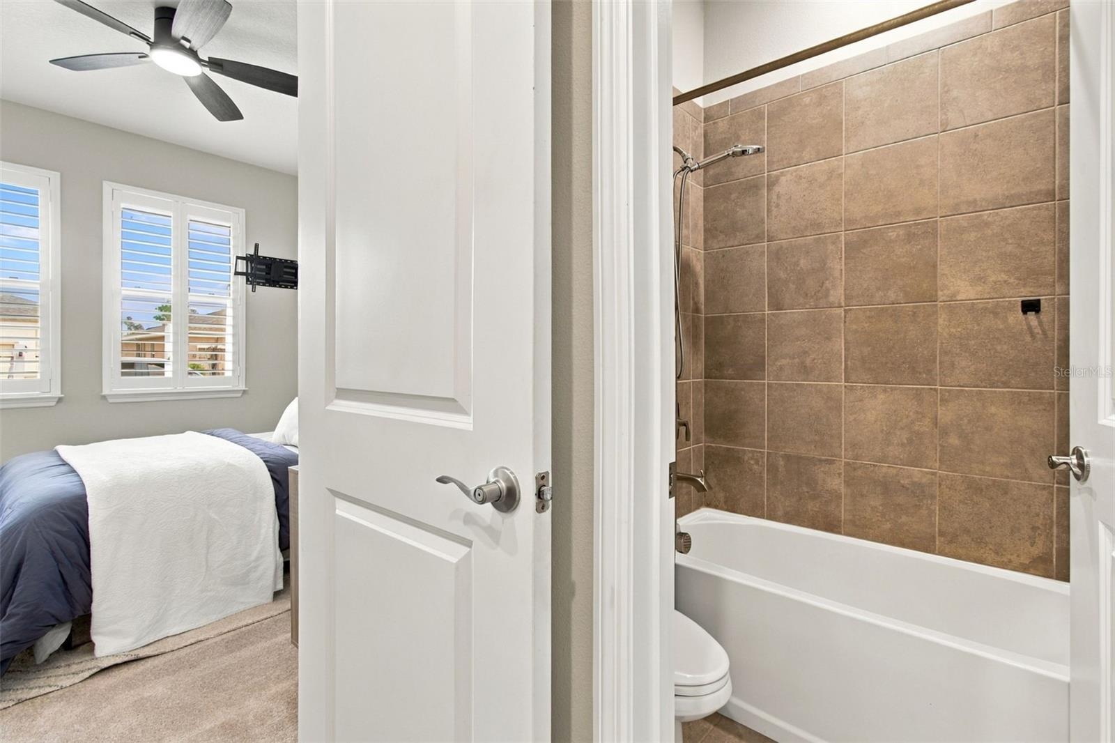 23182 SCAGLIONE DR — photo 36
