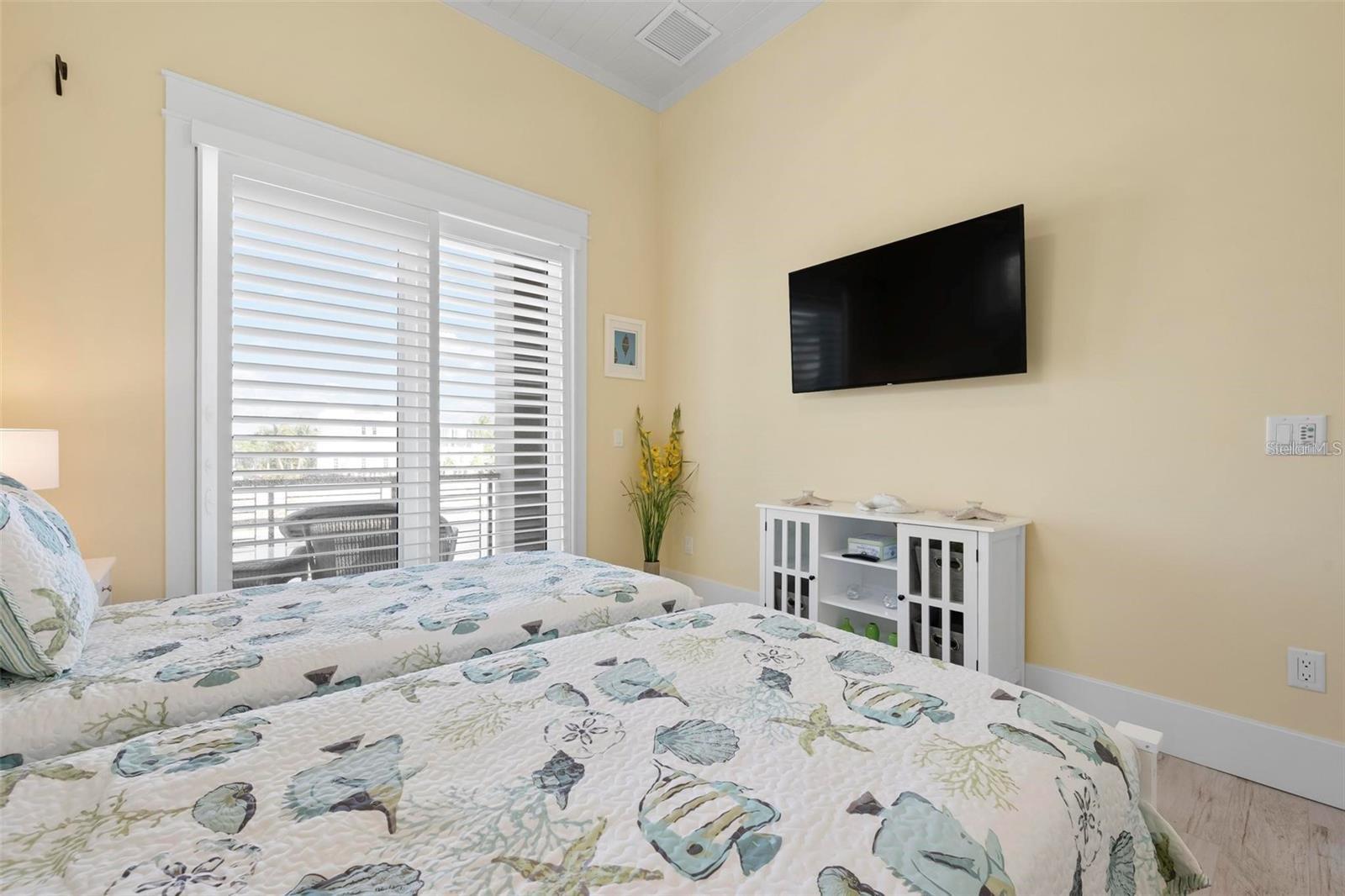242 OAK AVE — photo 35