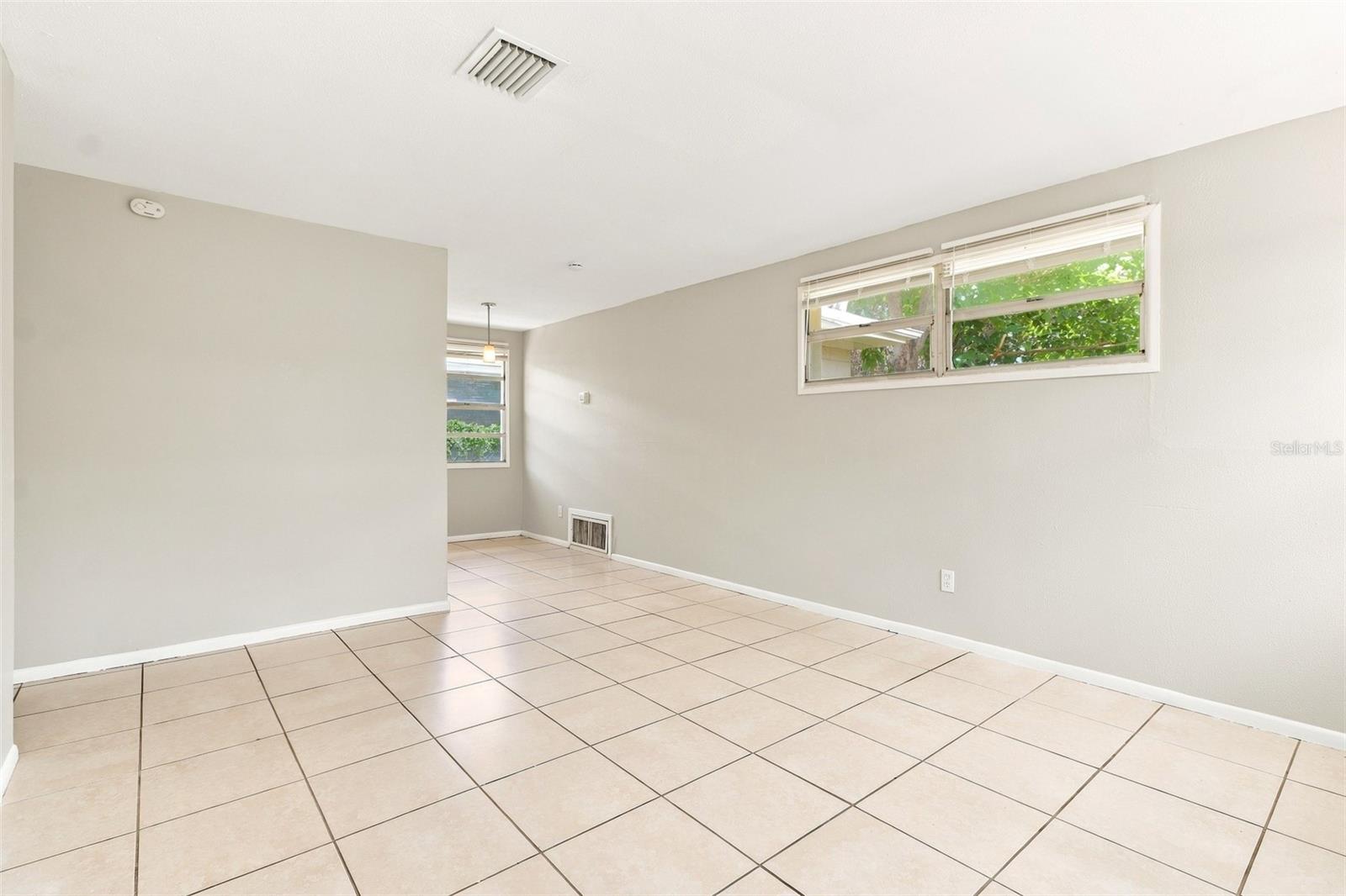 3207 E NORTH BAY ST — photo 4
