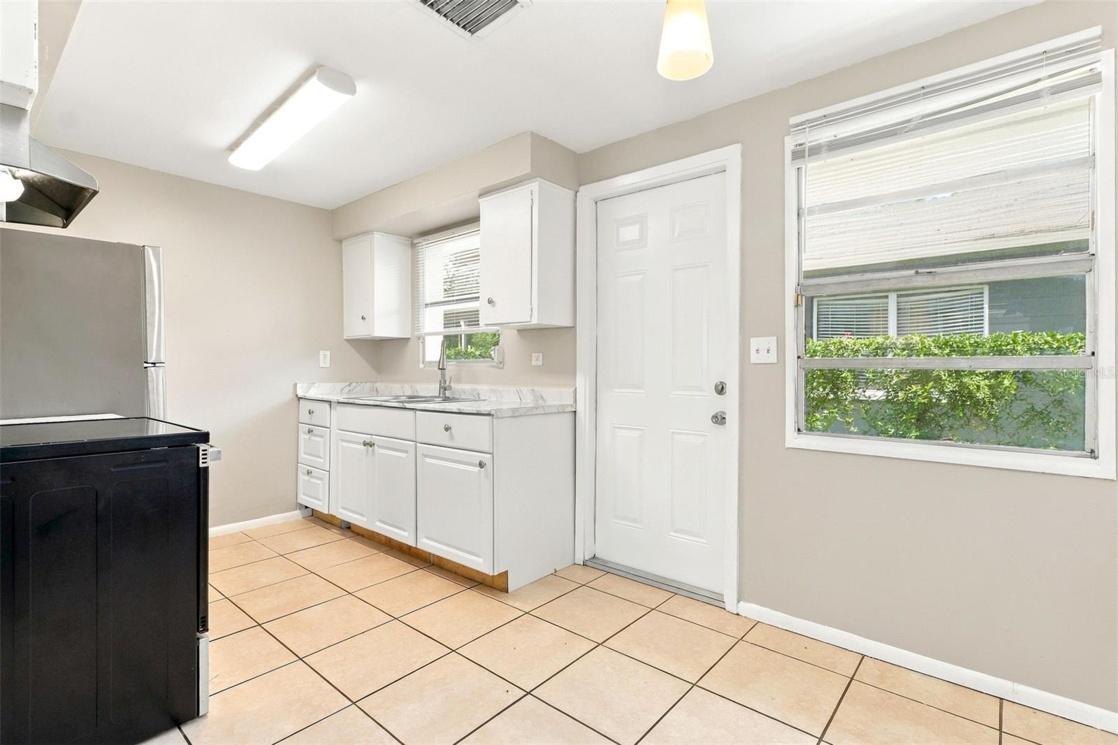 3207 E NORTH BAY ST — photo 6