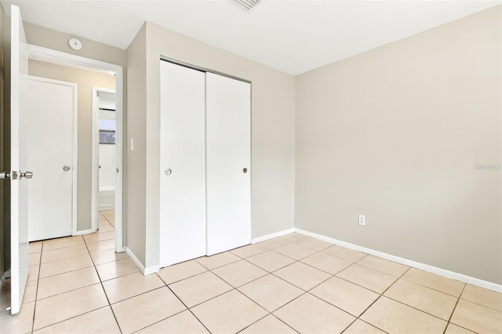 3207 E NORTH BAY ST — photo 9