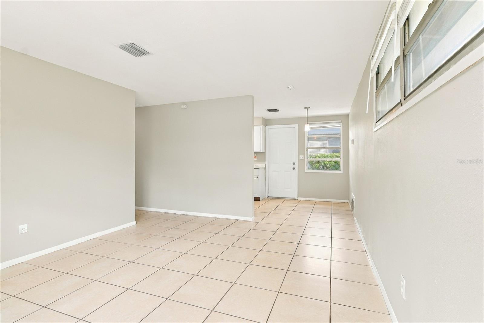 3207 E NORTH BAY ST — photo 3
