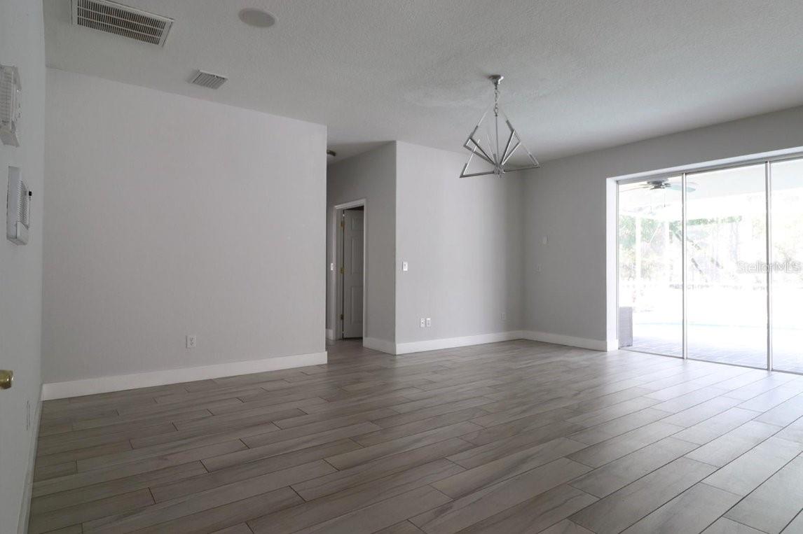 27709 KIRKWOOD CIR — photo 8