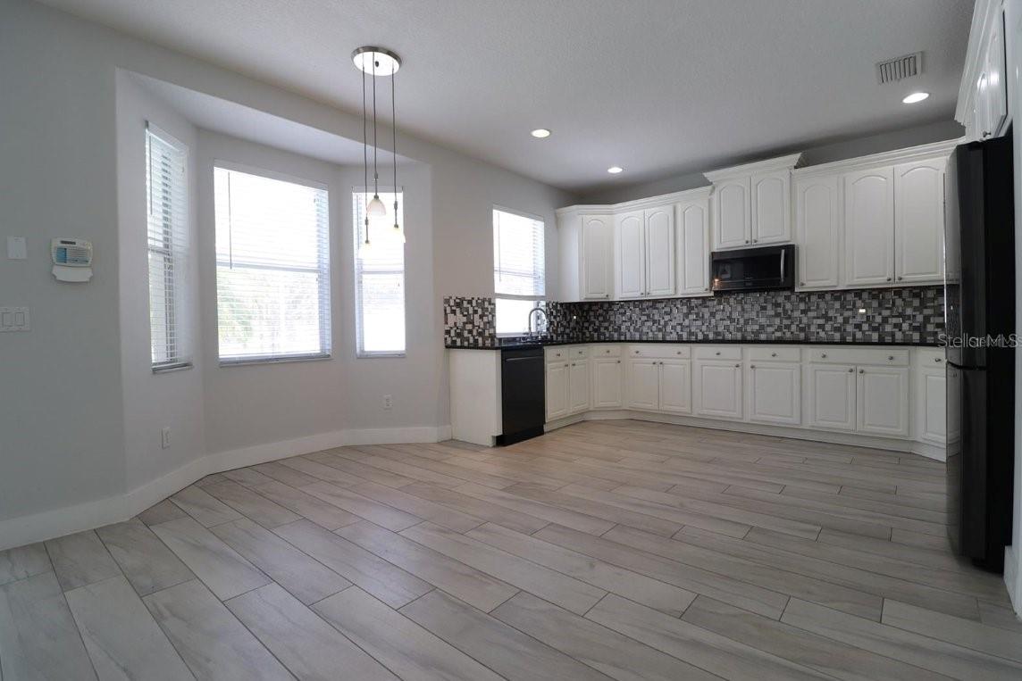 27709 KIRKWOOD CIR — photo 10