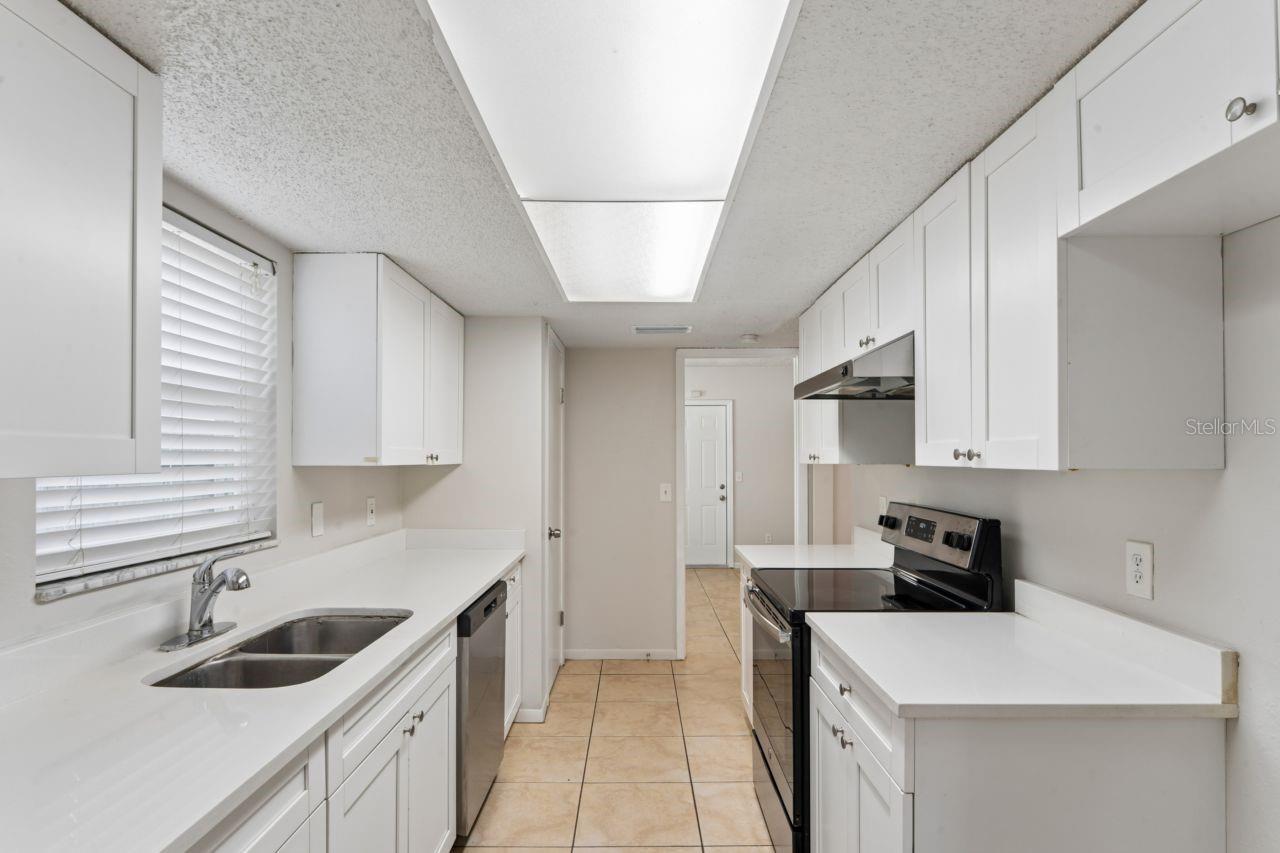 14051 BRIARDALE LN — photo 8