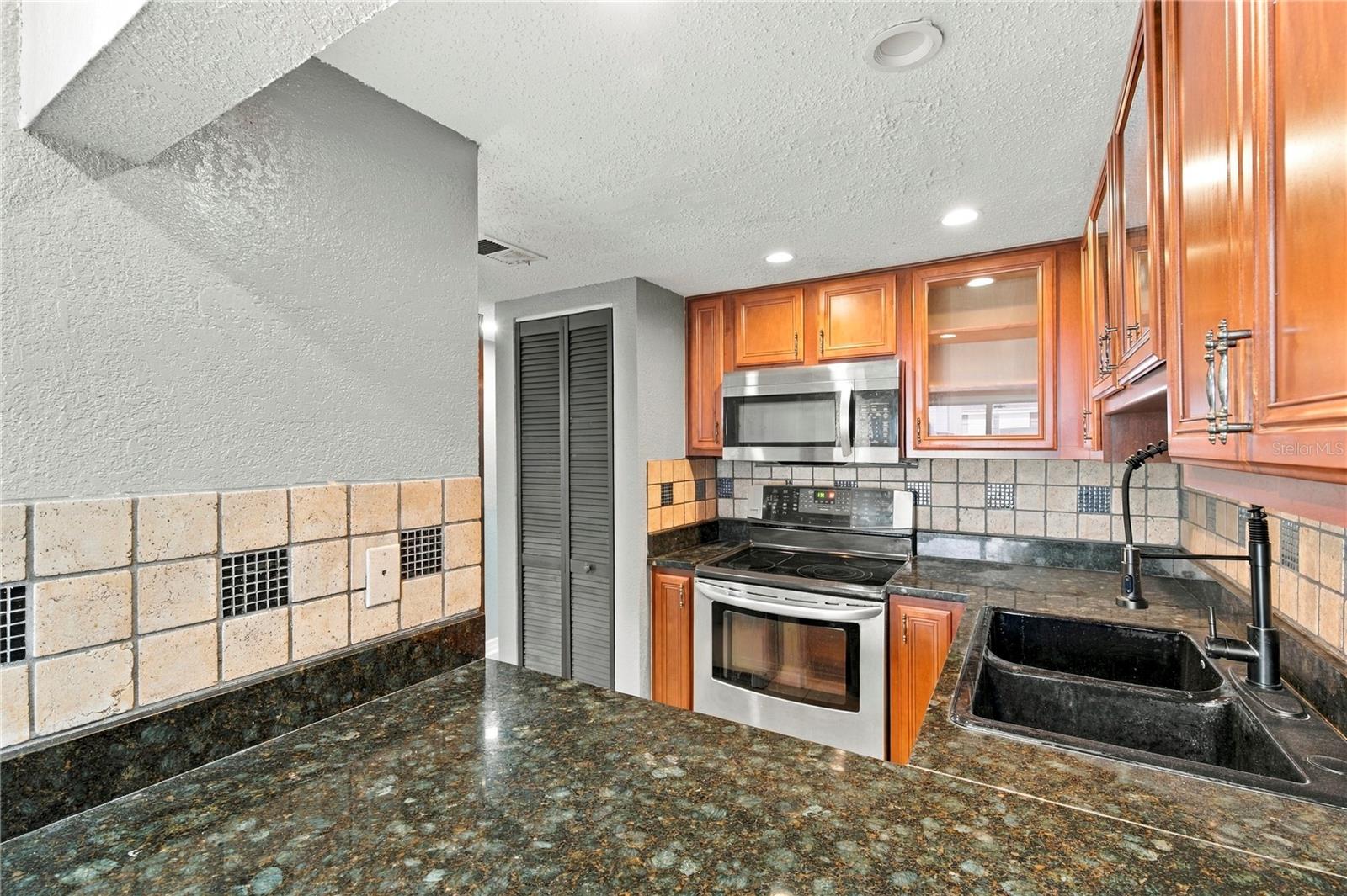 738 HAVEN PL — photo 47