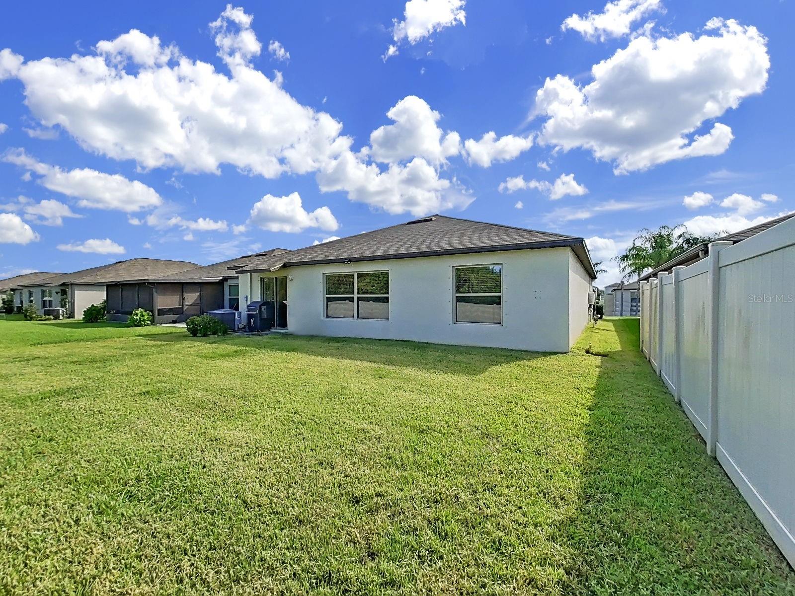 5037 WHITE CHICORY DR — photo 32