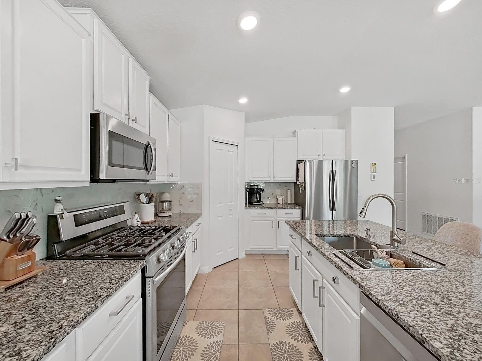 5037 WHITE CHICORY DR — photo 13