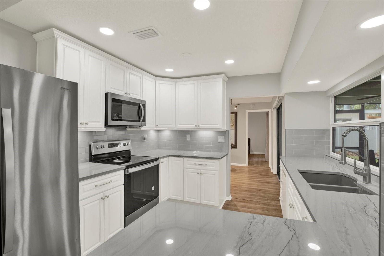 1820 NORTHWOOD DR — photo 2