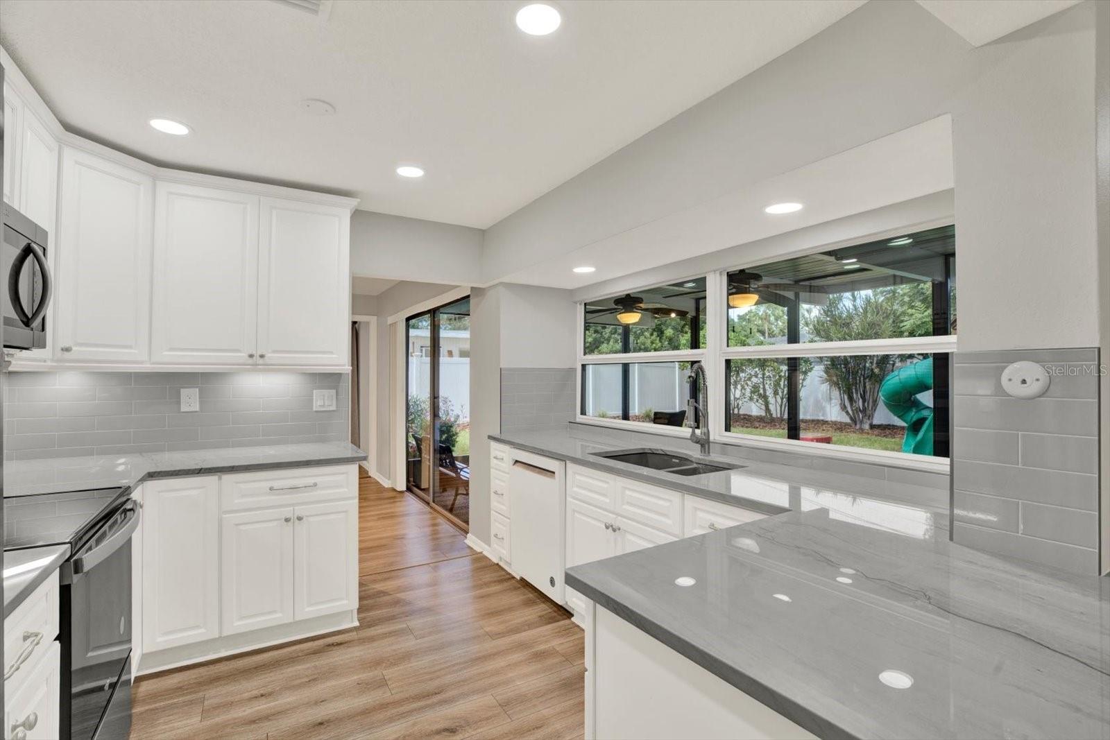 1820 NORTHWOOD DR — photo 3