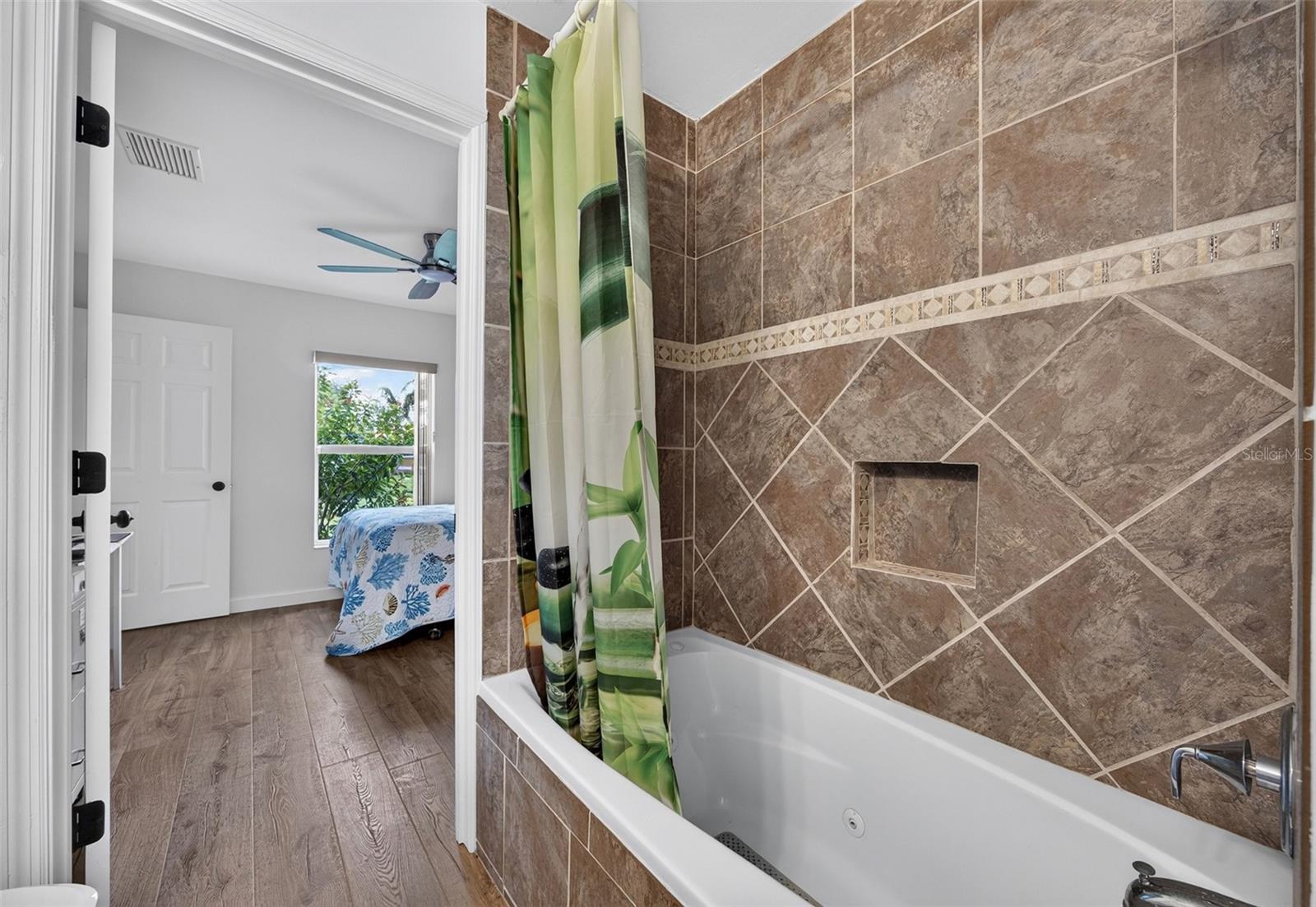 1561 SEAPORT ST — photo 21