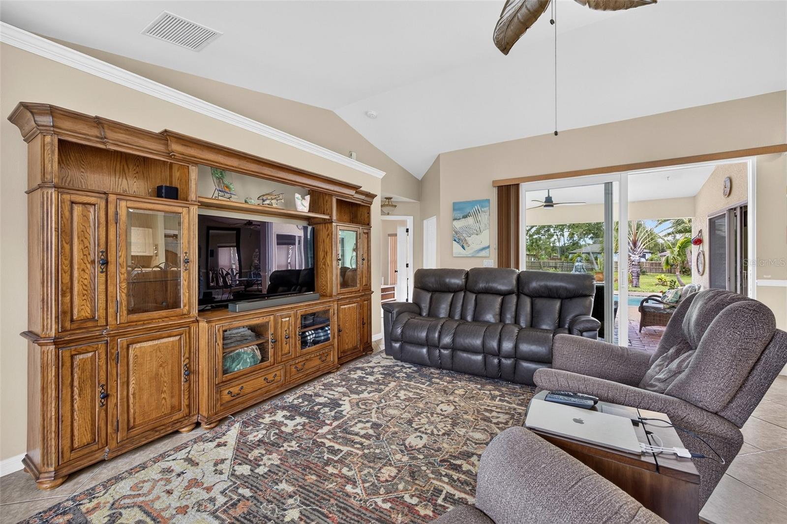 1561 SEAPORT ST — photo 5