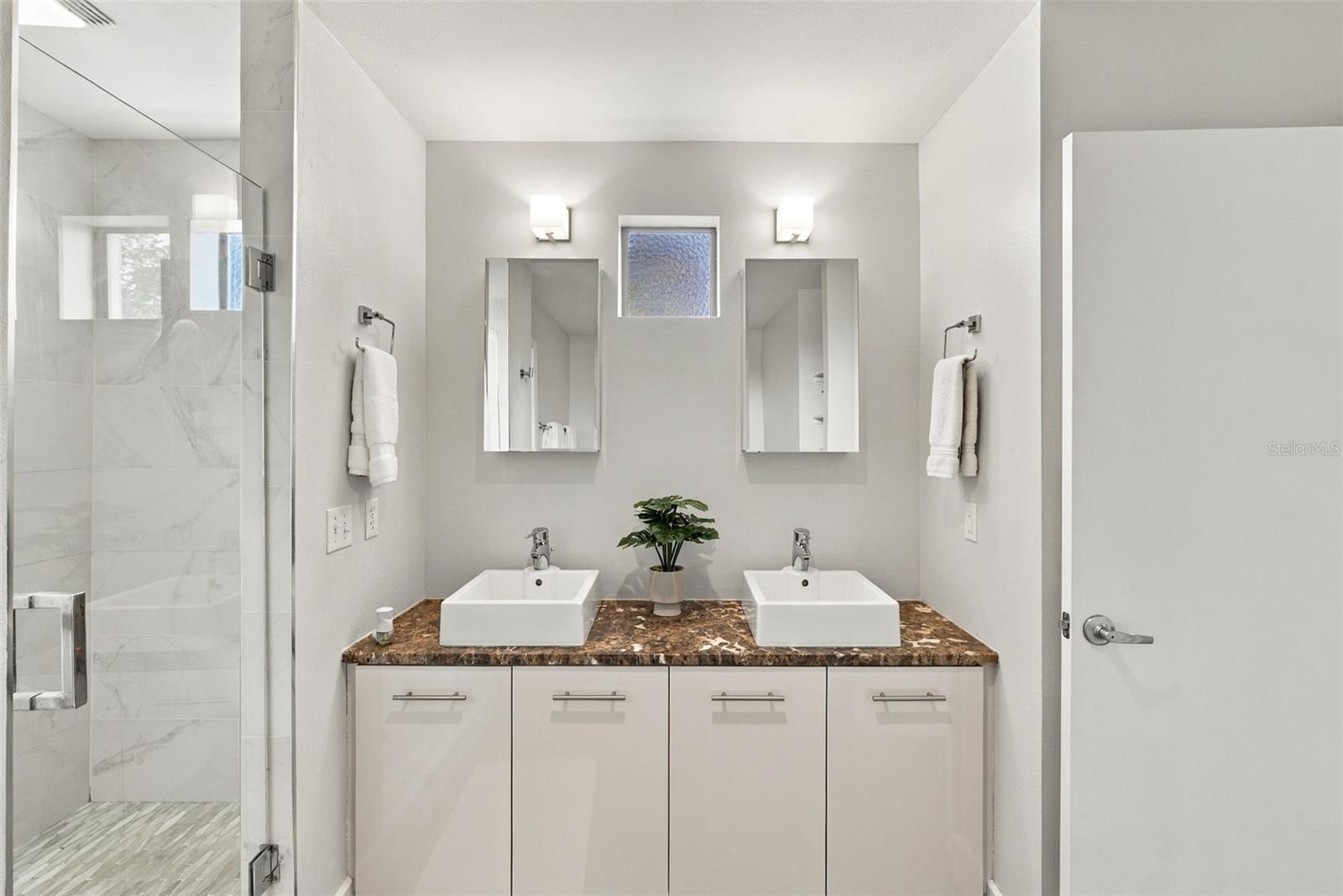 213 S MOODY AVE #1 — photo 33