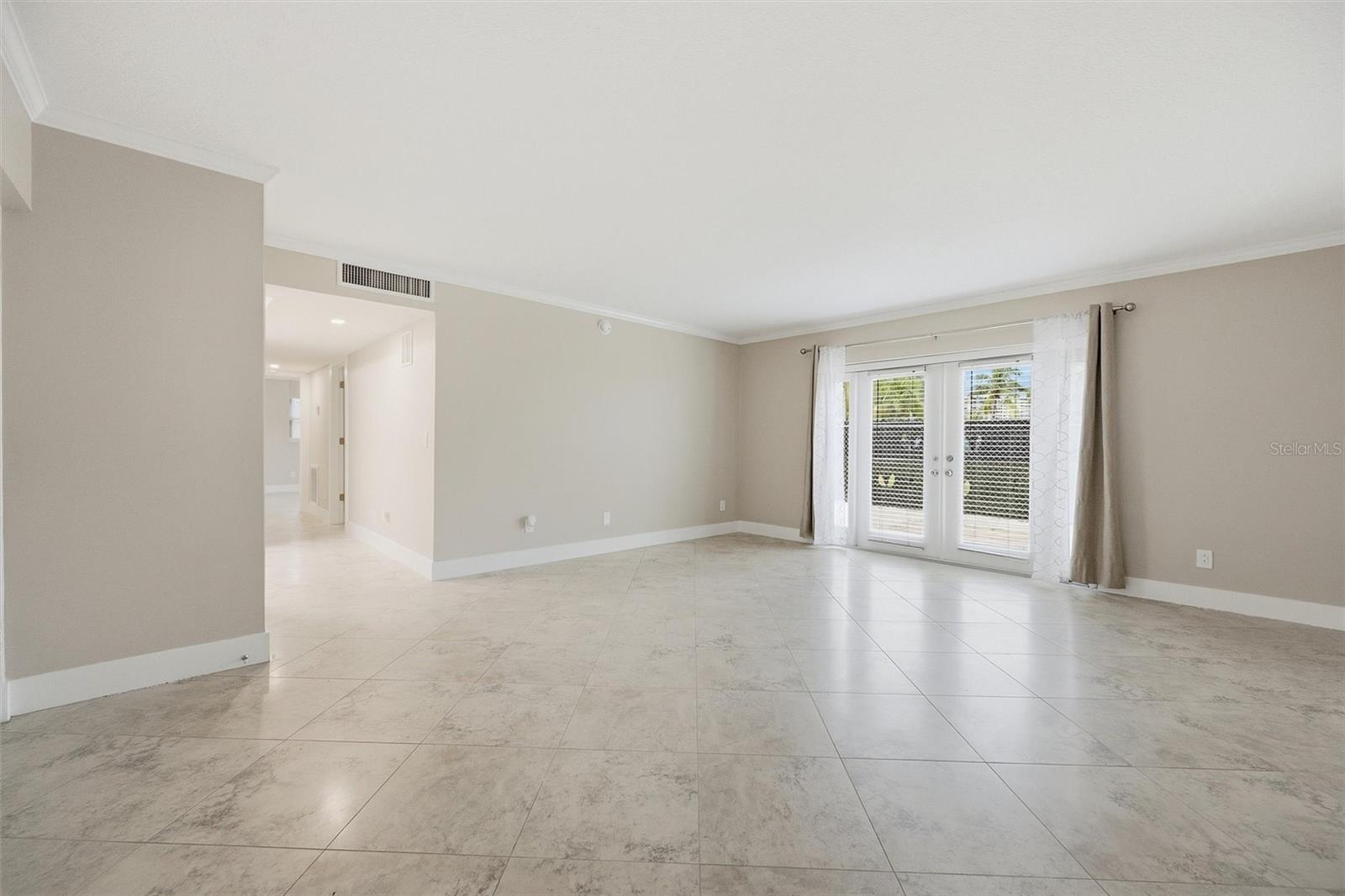 171 GOLDEN GATE PT — photo 9